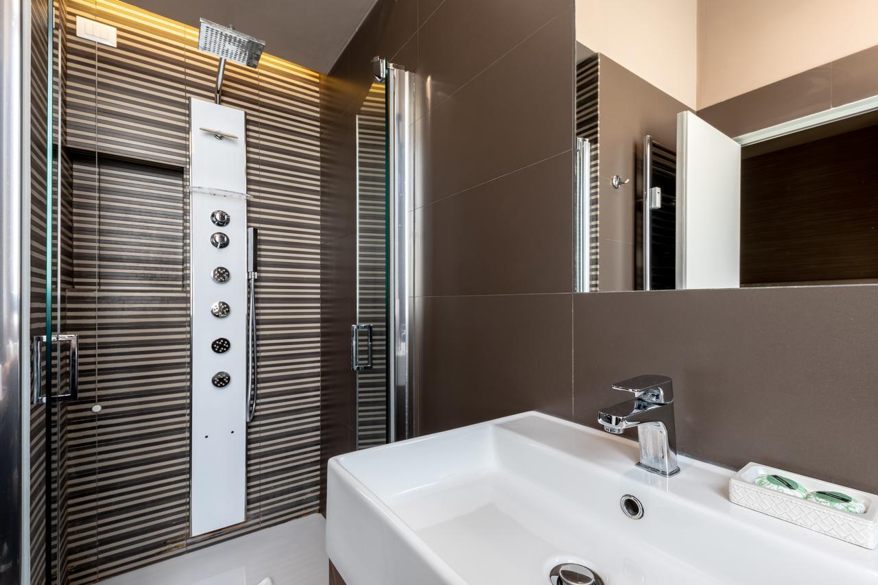Blue Inn Luxury Suites Рим Екстер'єр фото